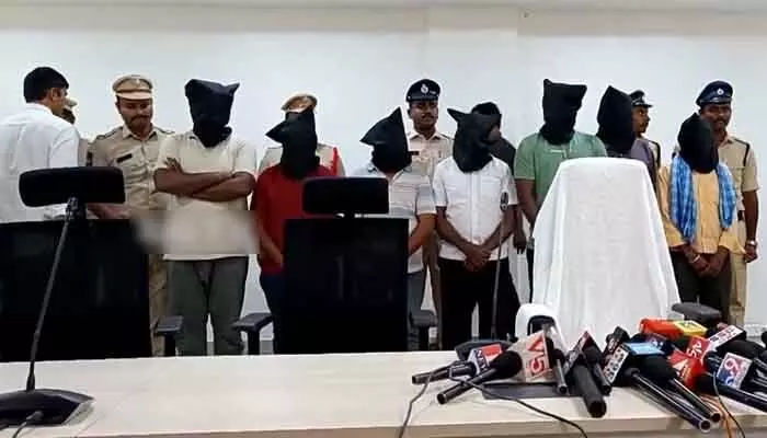రాజలింగమూర్తి హత్య కేసులో కీలక పరిణామం.. పోలీసు కస్టడీలోకి నిందితులు రాజలింగమూర్తి హత్య కేసులో కీలక పరిణామం.. పోలీసు కస్టడీలోకి నిందితులు