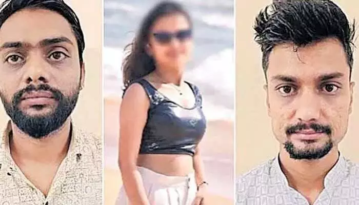 ముద్దుకు రూ.50 వేలు.. చాట్ డిలీట్కు రూ.50 లక్షలు.. ఆ స్కూల్ లేడీ బాస్ రేటు చాలా హాటు ముద్దుకు రూ.50 వేలు.. చాట్ డిలీట్కు రూ.50 లక్షలు.. ఆ స్కూల్ లేడీ బాస్ రేటు చాలా హాటు
