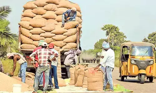 సన్న ధాన్యంపై ‘ప్రైవేట్’ వ్యాపారుల నజర్.. కల్లాల వద్దే రైతులతో బేరాలు