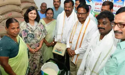 సన్న బియ్యం పంపిణీ విప్లవాత్మక మార్పు