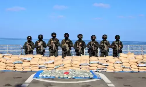 INS Tarkash: సముద్రంలో భారీగా డ్రగ్స్.. 2,500 కిలోలు సీజ్