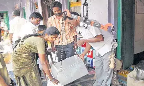 రాష్ట్ర వ్యాప్తంగా సన్నబియ్యం పంపిణీ షురూ.. సర్కార్‌పై రూ.2,800 కోట్ల భారం