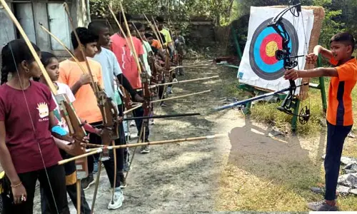 దోమకొండ బాయ్స్.. బాణం ఎక్కుపెడితే గురి పక్కా!