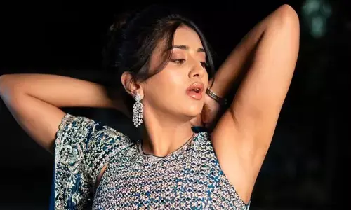 Rashi Singh : గ్లామర్‌తో రెచ్చగొడుతున్న బొద్దుగుమ్మ