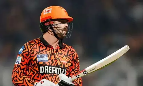 ట్రావిస్ హెడ్ హాఫ్ సెంచరీ.. భారీ స్కోర్ దిశగా SRH
