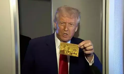 Trump Gold Card: ట్రంప్  గోల్డ్ కార్డు ఫస్ట్ లుక్ వచ్చేసింది..  మొదటి కార్డు ఎవరికంటే?