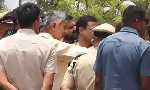 CM Chandrababu: సచివాలయంలో ఫైర్ యాక్సిడెంట్.. స్పాట్‌ను పరిశీలించిన సీఎం చంద్రబాబు