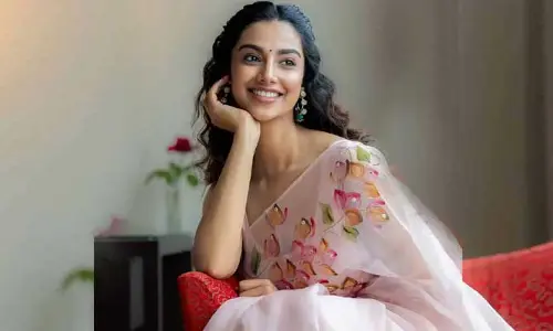 బాలకృష్ణతో సినిమా.. హీరోయిన్ మీనాక్షి చౌదరి రియాక్షన్ ఏంటంటే?