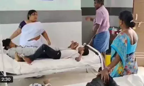ఫుడ్ పాయిజన్.. 11 మంది విద్యార్థులకు అస్వస్థత