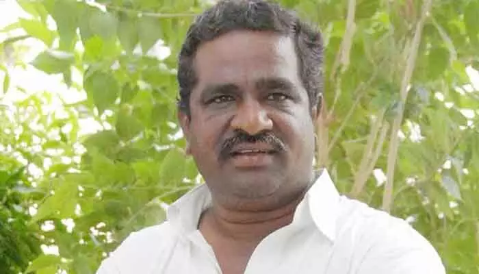 Gade Innaiah: కాస్త నోరు అదుపులో పెట్టుకోండి.. సీఎం, మంత్రులపై గాదె ఇన్నయ్య ఫైర్ Gade Innaiah: కాస్త నోరు అదుపులో పెట్టుకోండి.. సీఎం, మంత్రులపై గాదె ఇన్నయ్య ఫైర్