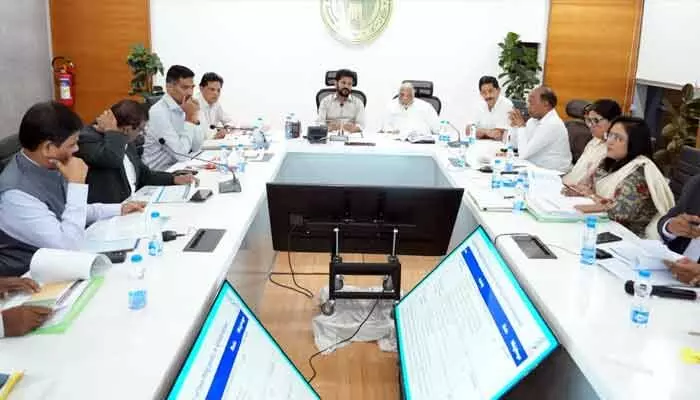 రాష్ట్రంలో విద్యా ప్రమాణాల మెరుగుదలకు.. రేవంత్ రెడ్డి భారీ ప్లాన్ రాష్ట్రంలో విద్యా ప్రమాణాల మెరుగుదలకు.. రేవంత్ రెడ్డి భారీ ప్లాన్
