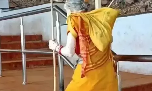 Tirumala:‘ఆ పైవాడే నన్ను నడిపిస్తున్నాడు’.. తిరుమల మెట్ల మార్గం పై ఆమె మాటలకు అంతా షాక్(వైరల్ వీడియో)