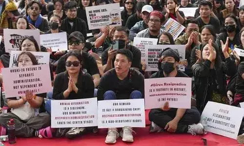 Manipur: మైతీ, కుకీలతో కేంద్రం సమావేశం.. మణిపూర్‌లో శాంతి పునరుద్ధరణపై చర్చ