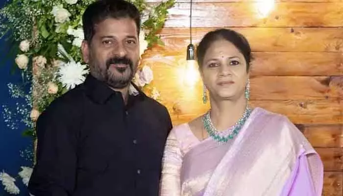CM Revanth: అట్టహాసంగా రాములోరి కళ్యాణం.. కాసేపట్లో భద్రాద్రికి సతీసమేతంగా సీఎం రేవంత్ CM Revanth: అట్టహాసంగా రాములోరి కళ్యాణం.. కాసేపట్లో భద్రాద్రికి సతీసమేతంగా సీఎం రేవంత్