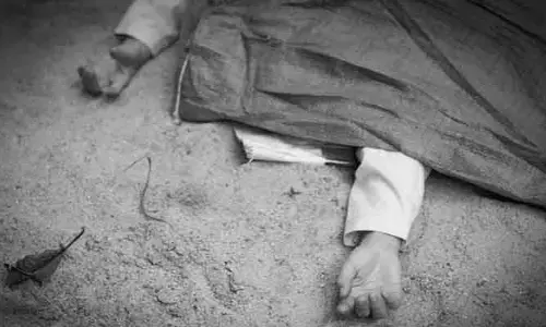 Tragedy: బెట్టింగ్⁬ భూతానికి మరో యువకుడు బలి.. రైలు కిందపడి బలవన్మరణం