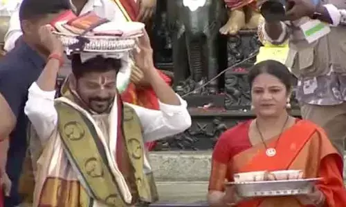 CM Revanth: వైభవోపేతంగా రాములోరి కళ్యాణం.. పట్టు వస్త్రాలు సమర్పించిన సీఎం రేవంత్ దంపతులు