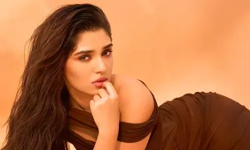 Krithi Shetty : ఓర చూపులతో కుర్రాళ్లు క్లీన్ బౌల్డ్