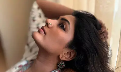 Eesha Rebba: గ్లామరస్‌గా అచ్చ తెలుగు అందం ఈషా రెబ్బ హాట్ లుక్స్..