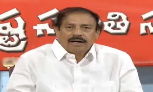 బీజేపీ వాళ్లు కనిపెట్టలేనిది పవన్ చెప్పాడు.. సీపీఐ నేత రామకృష్ణ వ్యంగ్యాస్త్రాలు
