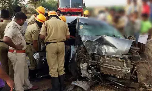 Breaking: ఘోర ప్రమాదం.. స్పెషల్ డిప్యూటీ కలెక్టర్ దుర్మరణం