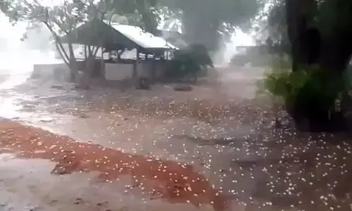 HailStroms : తెలుగు రాష్ట్రాల్లో దంచికొట్టిన వడగండ్ల వాన