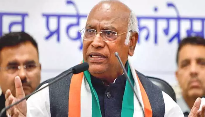 Kharge: చెప్పుకోవడానికి ఏమీ లేని వారు కాంగ్రెస్ పై దుష్ప్రచారం.. బీజేపీపై ఖర్గే సెటైర్ Kharge: చెప్పుకోవడానికి ఏమీ లేని వారు కాంగ్రెస్ పై దుష్ప్రచారం.. బీజేపీపై ఖర్గే సెటైర్