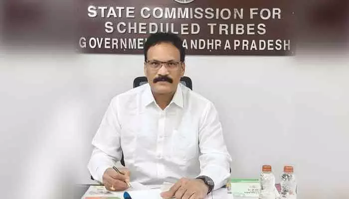 వెట్టిచాకిరి ఘటనపై ఎస్టీ కమిషన్ చైర్మన్ ఆగ్రహం వెట్టిచాకిరి ఘటనపై ఎస్టీ కమిషన్ చైర్మన్ ఆగ్రహం
