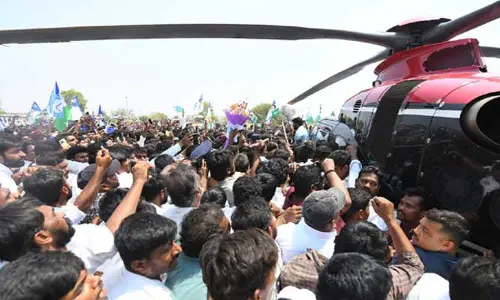 YS Jagan: జగన్ హెలికాప్టర్ డ్యామేజ్!