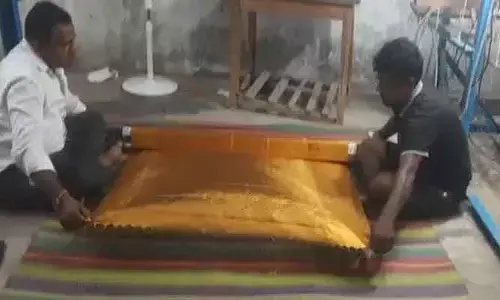 Gold saree: నేతన్న అద్భుతం.. కూతురి కోసం బంగారంతో చీర.. ధర ఎంతంటే?