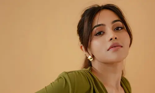 Bhavani Sre : గ్లామర్ లుక్స్‌తో మతి పోగొడుతున్న అందాల రాశి