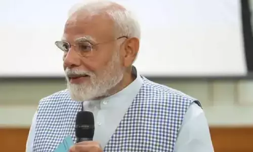 Pm modi: ఇన్‌కమ్ ట్యాక్స్ వాళ్లేమీ రారు భయపడొద్దు.. ముద్రా లబ్దిదారుడితో ప్రధాని మోడీ చమత్కారం