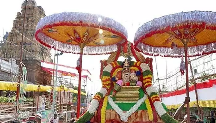 ఒంటిమిట్టలో కోదండరామస్వామి బ్రహ్మోత్సవాలు.. ఆ రూపంలో దర్శనమిచ్చిన రామయ్య ఒంటిమిట్టలో కోదండరామస్వామి బ్రహ్మోత్సవాలు.. ఆ రూపంలో దర్శనమిచ్చిన రామయ్య