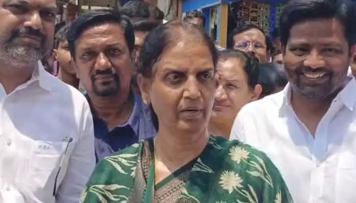Sabitha Indrareddy : కన్నీళ్లతో కోర్టు మెట్లెక్కాను : సబితా ఇంద్రారెడ్డి Sabitha Indrareddy : కన్నీళ్లతో కోర్టు మెట్లెక్కాను : సబితా ఇంద్రారెడ్డి