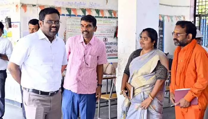 మోర్తాడ్ కేజీబీవీ పాఠశాలను తనిఖీ చేసిన కలెక్టర్ మోర్తాడ్ కేజీబీవీ పాఠశాలను తనిఖీ చేసిన కలెక్టర్