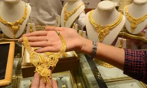 Gold Rate: బంగారం ప్రియులకు బిగ్ షాక్.. ఒక్క రోజే భారీగా పెరిగిన పసిడి ధరలు