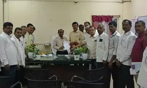 రైతులను వేధించడం మానుకోండి