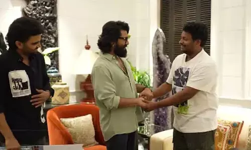 ప్రదీప్‌‌కు సపోర్ట్‌ చేసేందుకు వచ్చిన గ్లోబల్ స్టార్.. నటుడి కాళ్ళు మొక్కడంతో అంతా షాక్! (ట్వీట్)