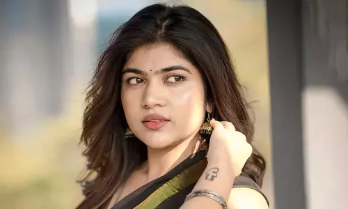 Rithu Chowdary : బ్లాక్ శారీ లో కనువిందు చేస్తున్న హాట్ బ్యూటీ