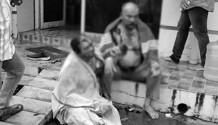 రైల్వేస్టేషన్లో దారుణం.. ఒంటిపై పెట్రోల్ పోసుకొని నిప్పంటించుకున్న ఇద్దరు రైల్వేస్టేషన్లో దారుణం.. ఒంటిపై పెట్రోల్ పోసుకొని నిప్పంటించుకున్న ఇద్దరు
