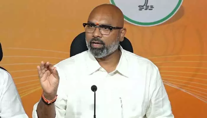 MP Arvind: కేటీఆర్.. దమ్ముంటే ఎంపీ పేరు బయటపెట్టు.. అర్వింద్ ఫైర్ MP Arvind: కేటీఆర్.. దమ్ముంటే ఎంపీ పేరు బయటపెట్టు.. అర్వింద్ ఫైర్