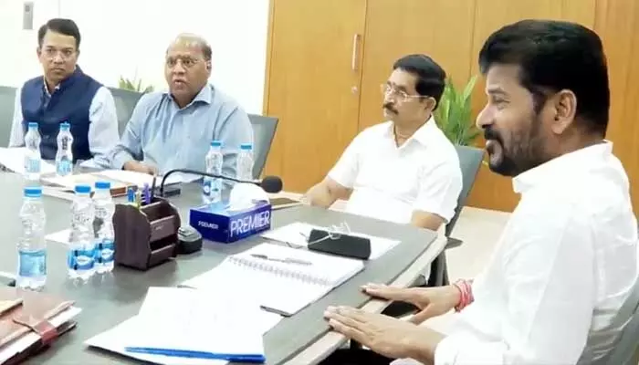 మూసీ ప్రక్షాళనపై దూకుడు పెంచిన రేవంత్... అధికారులకు కీలక ఆదేశాలు మూసీ ప్రక్షాళనపై దూకుడు పెంచిన రేవంత్... అధికారులకు కీలక ఆదేశాలు