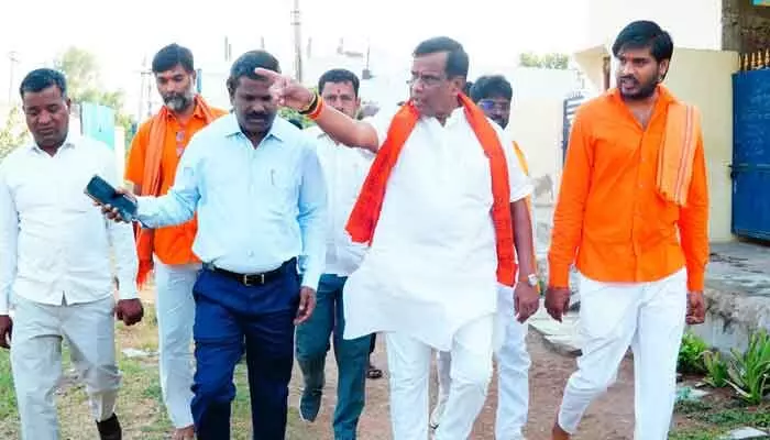 తీవ్ర అసహనం వ్యక్తం చేసిన ఎమ్మెల్యే .. కారణం ఇదే! తీవ్ర అసహనం వ్యక్తం చేసిన ఎమ్మెల్యే .. కారణం ఇదే!