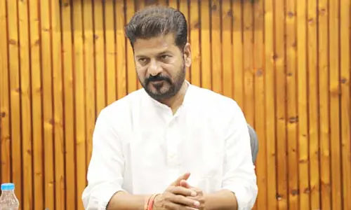 ఒకే పనికి ఇద్దరికి జీతాలు ఇవ్వాలా?.. ఆ ఉద్యోగులను ఏం చేయాలో తెలియక సర్కార్ సతమతం!