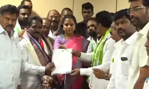 MLCKavitha: సీపీఎం రాష్ట్ర కార్యదర్శి జాన్ వెస్లీతో ఎమ్మెల్సీ కవిత భేటీ