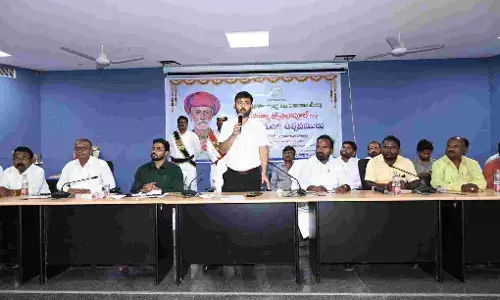 ఈయన ఆశయాలను యువత స్పూర్తిగా తీసుకోవాలి: కలెక్టర్