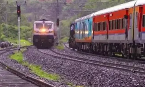 తిరుపతి వెళ్లే భక్తులకు గుడ్ న్యూస్.. ఈ రూట్‌లో ప్రత్యేక రైళ్లు