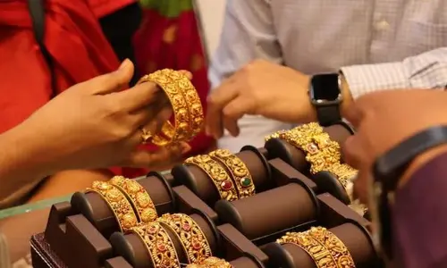 Gold: షాక్ ఇచ్చిన బంగారం.. ఒక్కరోజే రూ. 2,000 జంప్