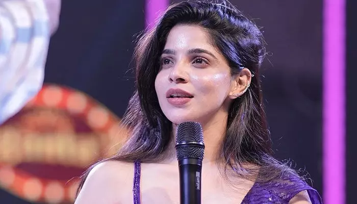 Divyabharathi : దివ్యభారతి.. టెమ్టింగ్ లుక్స్ Divyabharathi : దివ్యభారతి.. టెమ్టింగ్ లుక్స్