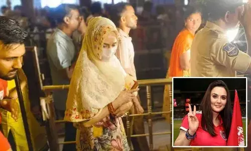Preity Zinta: హైదరాబాద్ తాడ్⁭బండ్ హనుమాన్ మందిర్‌లో ప్రీతి జింటా ప్రత్యేక పూజలు