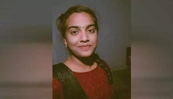 డిగ్రీ విద్యార్థిని ఆత్మహత్య.. సూసైడ్ కు ఆ విషయమే కారణమా..? డిగ్రీ విద్యార్థిని ఆత్మహత్య.. సూసైడ్ కు ఆ విషయమే కారణమా..?